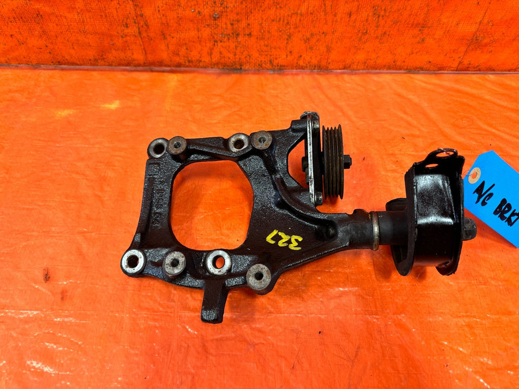 92 95 HONDA CIVIC   D SERIES D15 D16   AC COMPRESSOR BRACKET   OEM #3272