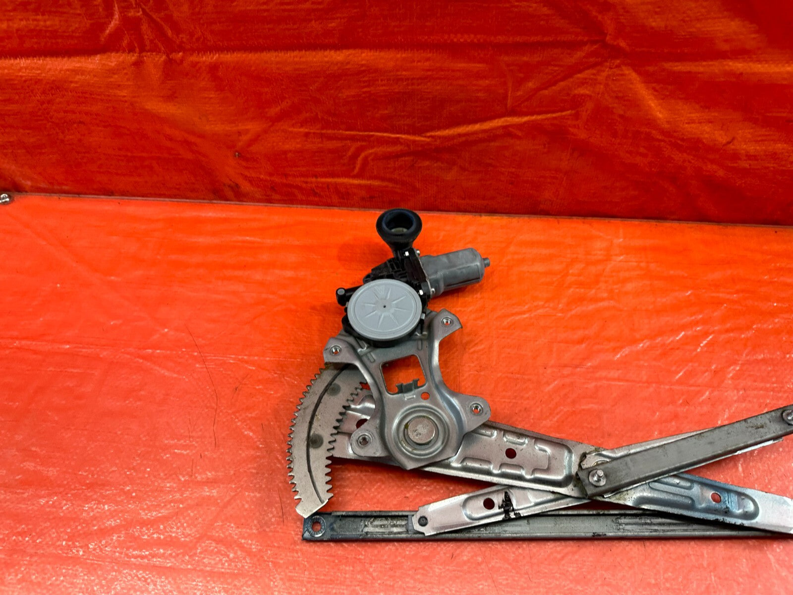 14 20 INFINITI Q50   PASSENGER RIGHT REAR   WINDOW REGULATOR W/ MOTOR   OEM #2426