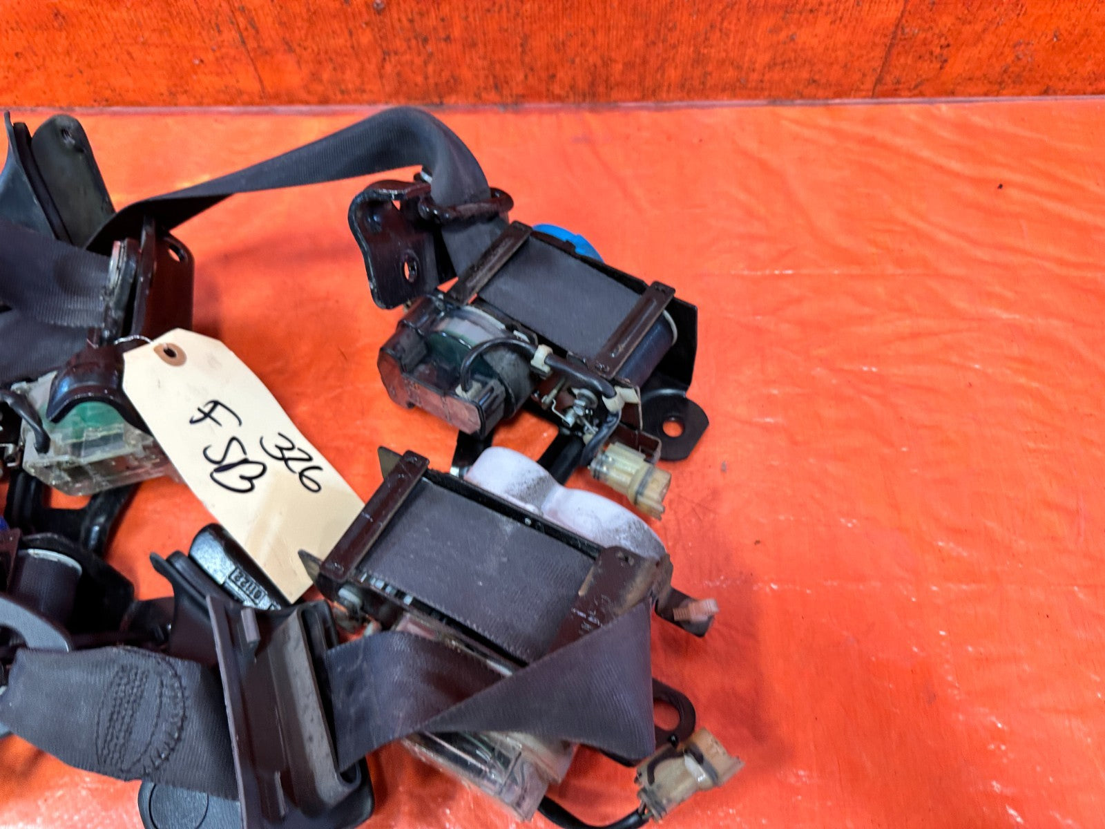 90 91 HONDA CIVIC HATCHBACK   LEFT & RIGHT FRONT SEAT BELTS   OEM 3272