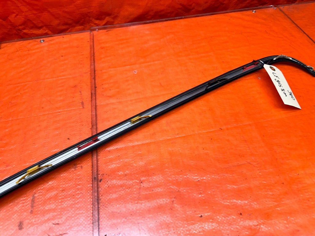 94-01 ACURA INTEGRA 4D SEDAN LEFT DRIVER WINDSHIELD WEATHERSTRIP SEAL #34018