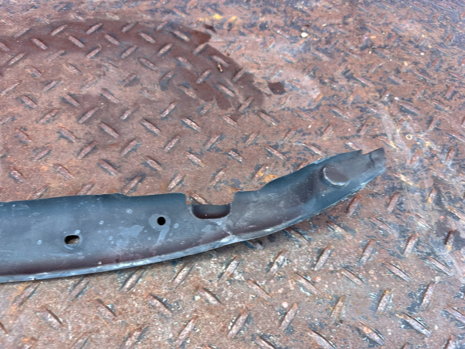 02 10 LEXUS SC430   FENDER SEAL RIGHT FRONT   53866 24010   OEM #2885