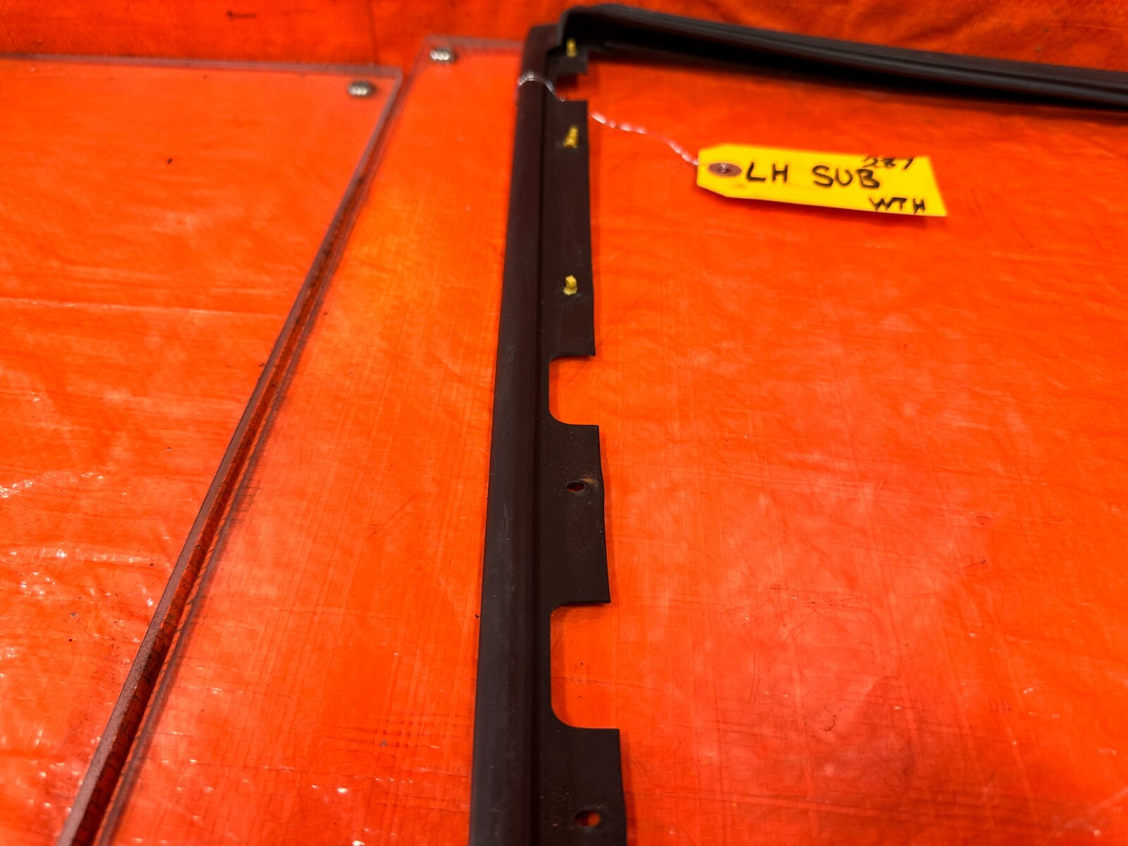 96 00 HONDA CIVIC COUPE & HATCH   DRIVER LEFT DOOR GLASS WINDOW SUB SEAL OEM 2873