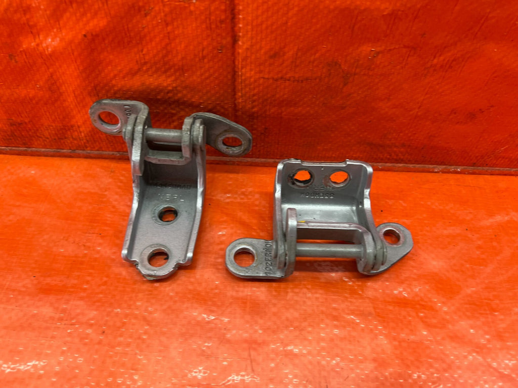 06 11 CIVIC 4D SEDAN   PASSENGER RIGHT REAR DOOR HINGE SET UPPER LOWER   OEM 1552