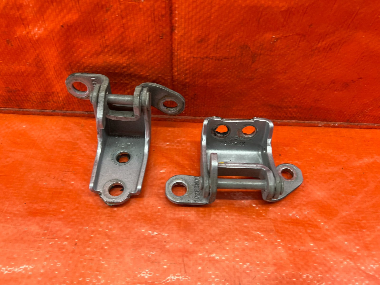 06 11 CIVIC 4D SEDAN   PASSENGER RIGHT REAR DOOR HINGE SET UPPER LOWER   OEM 1552