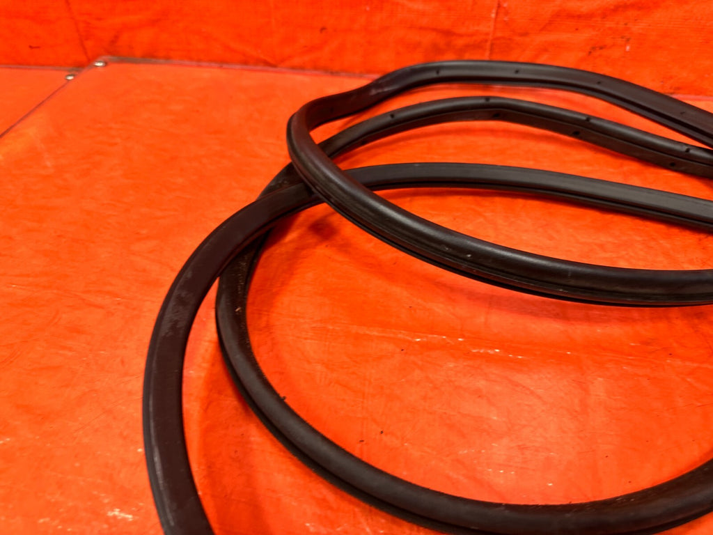 96 00 HONDA CIVIC SEDAN RIGHT FRONT WEATHER STRIP TRIM SEAL GASKET 29712