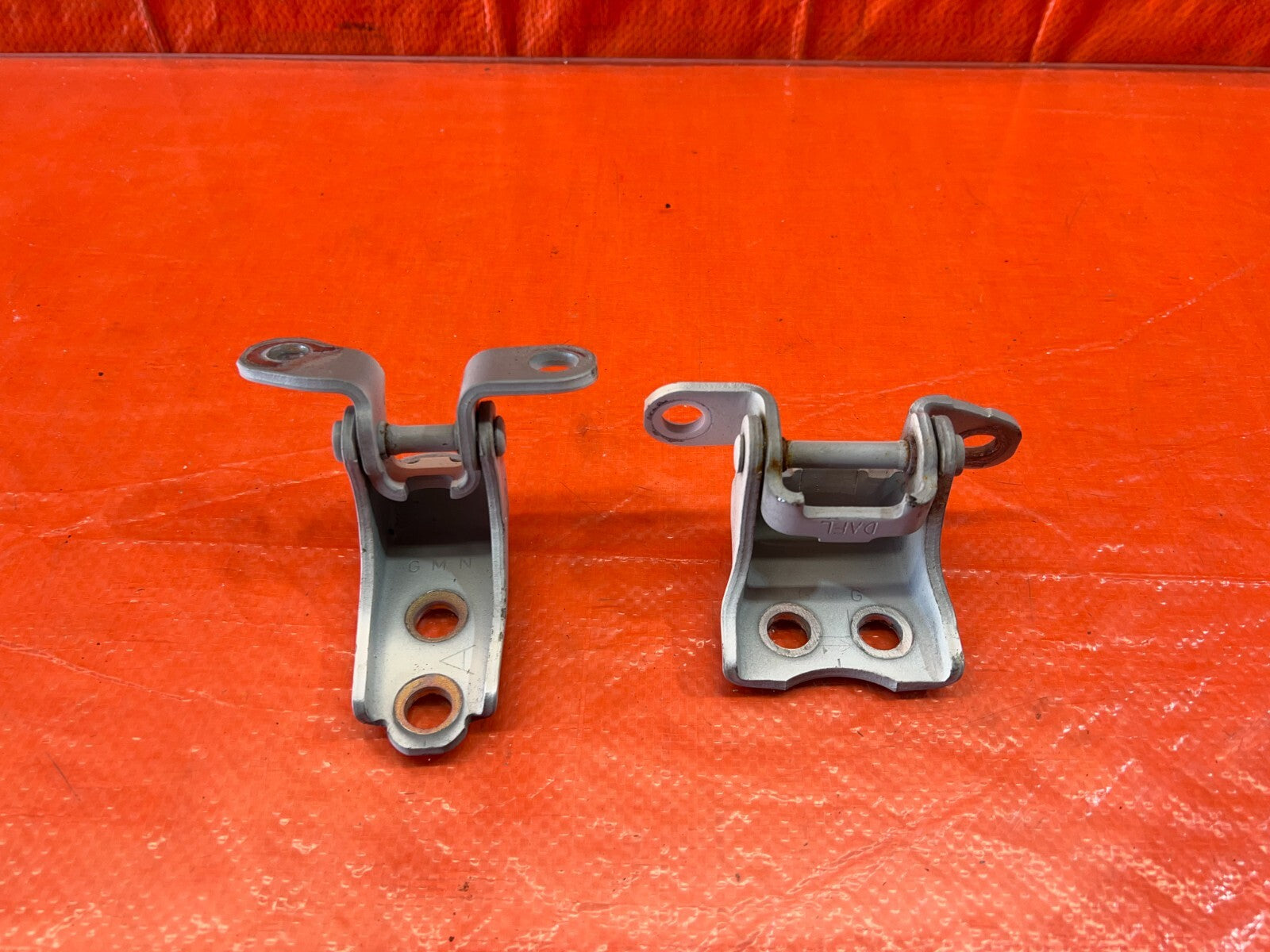 09 14 ACURA TSX   DRIVER LEFT FRONT DOOR HINGE SET UPPER LOWER   OEM OE #1580