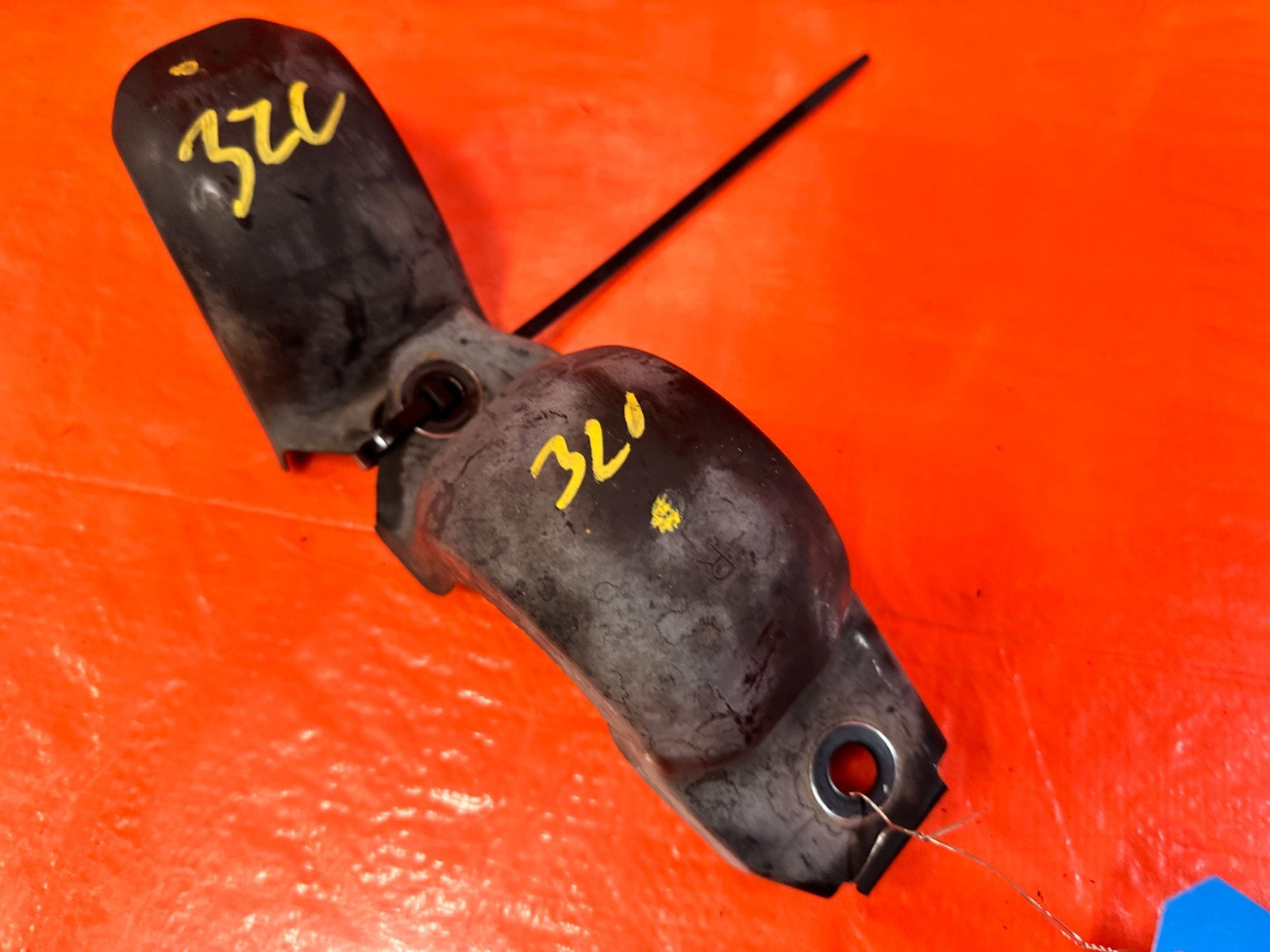 08 15 INFINITI G37 & Q60 LEFT & RIGHT   FRONT LOWER CONTROL ARM BRACKETS OEM 3203