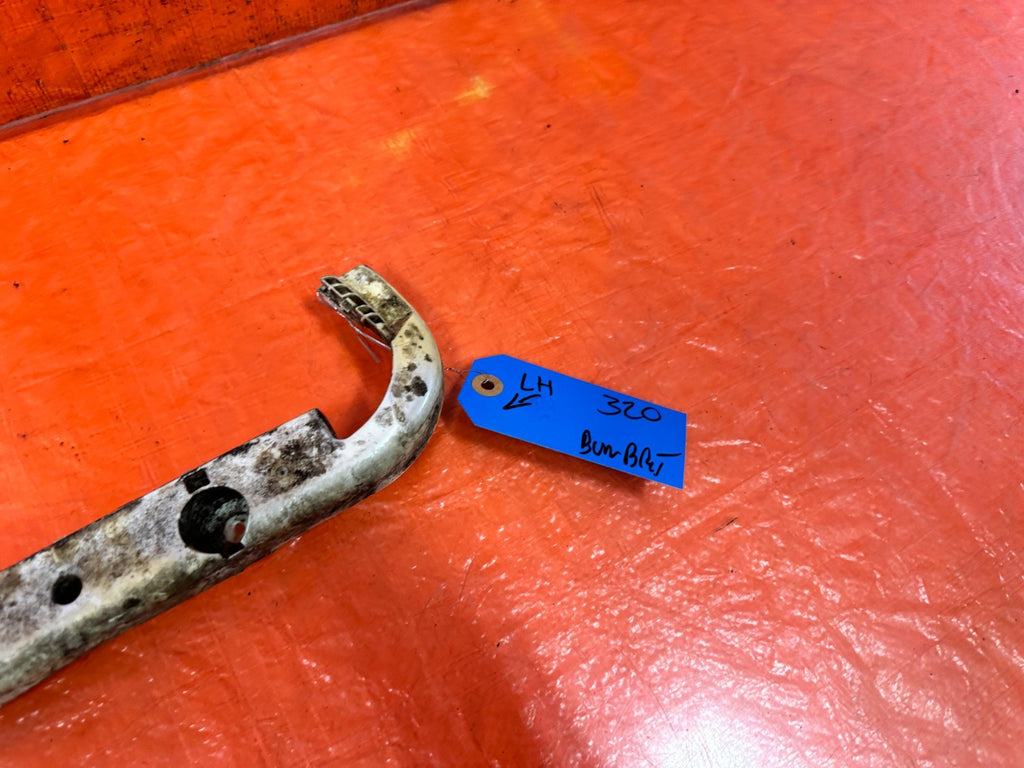 08 15 INFINITI G37 & Q60 2D COUPE   LEFT REAR BUMPER BRACKET RETAINER CLIP OEM5