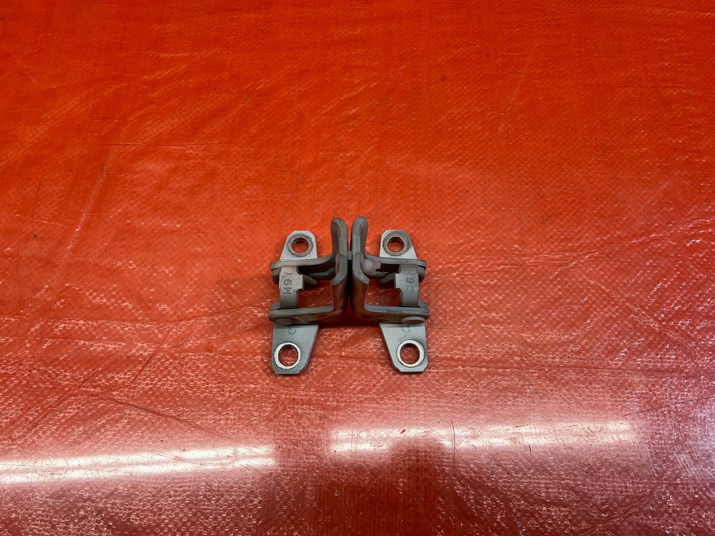08 15 LANCER EVOLUTION X EVO 10   DOOR HINGE SET UPPER & LOWER RIGHT FRONT 1750