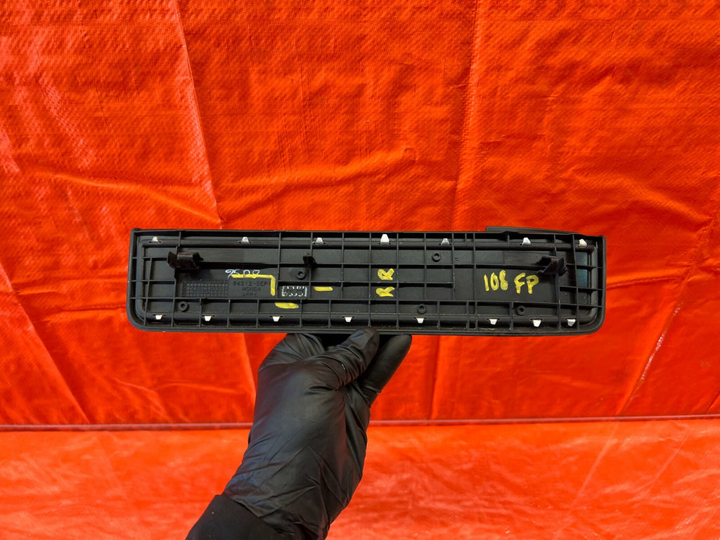 04 06 ACURA TL  FLOOR PILLAR SCUFF PLATE   PASSENGER RIGHT REAR SIDE   OEM #1087