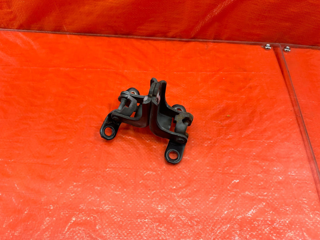 02 06 ACURA RSX   PASSENGER RIGHT FRONT DOOR HINGE SET UPPER LOWER   OEM #1790