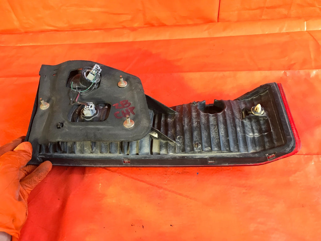 OEM 1998 98 HONDA ACCORD 4 DOOR SEDAN PASSENGER RIGHT INNER TAIL LIGHT TRUNK R6