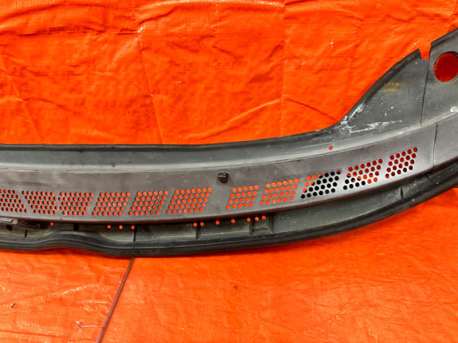 06 11 CIVIC 4D SEDAN   CENTER WINDSHIELD WIPER COWL TRIM PLASTIC OE OEM FA5 FLAW4