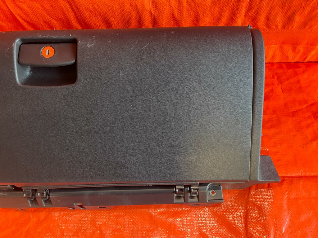 18 21 SUBARU CROSSTREK   GLOVE BOX   BLACK IN COLOR   HAS SOME SCUFFS   OEM #726