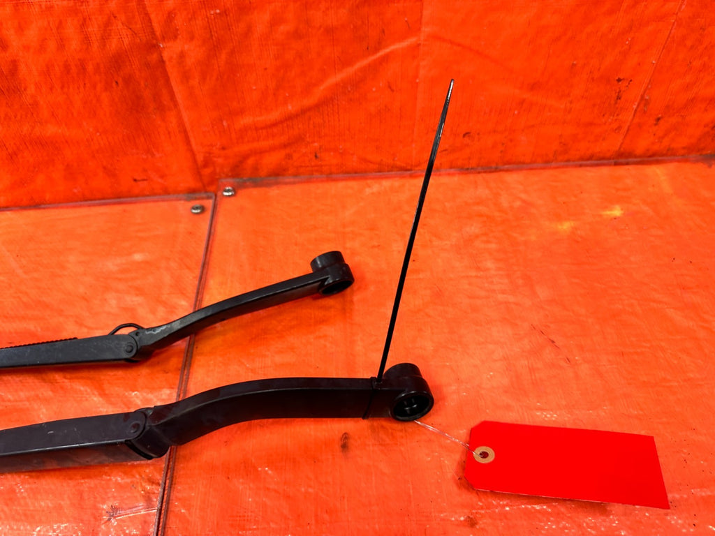 13 16 HYUNDAI GENESIS COUPE   LEFT & RIGHT WINDSHIELD WIPER ARMS   OEM #3022