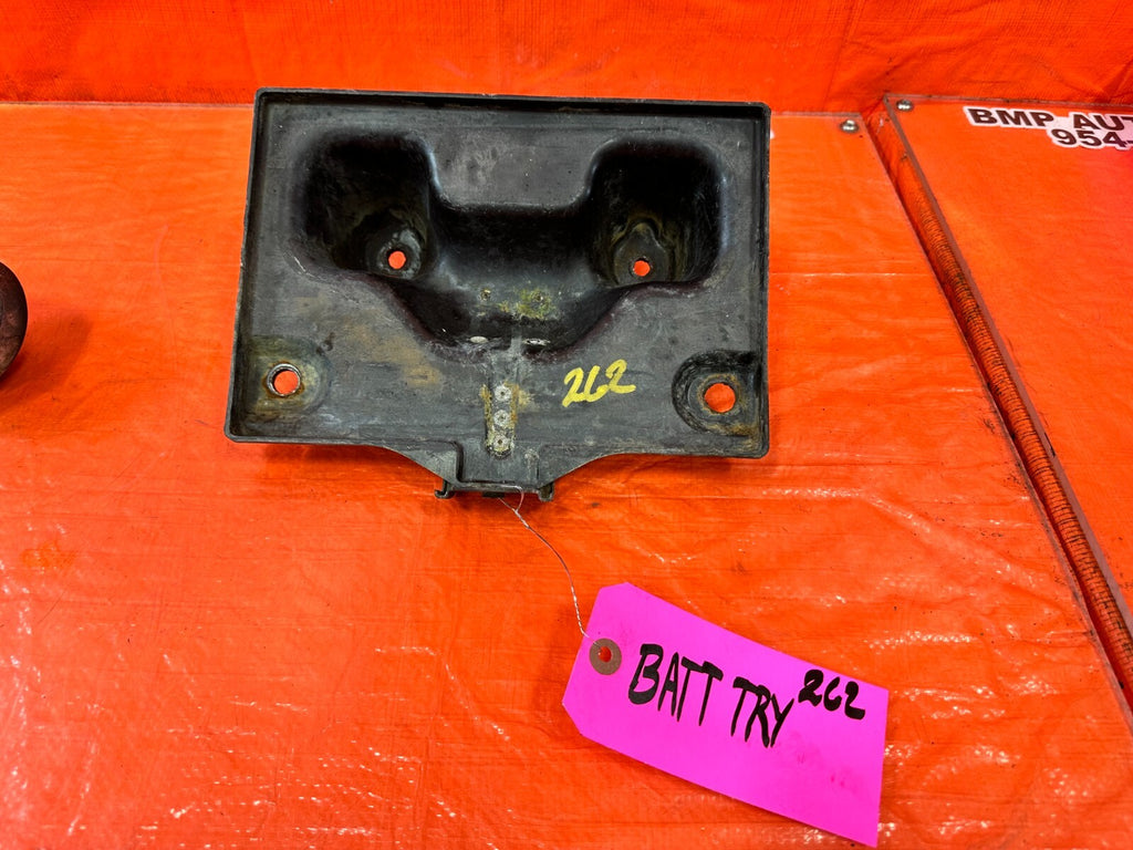 03 09 NISSAN 350Z   BATTERY MOUNTING TRAY BRACKET   OEM FACTORY #2620