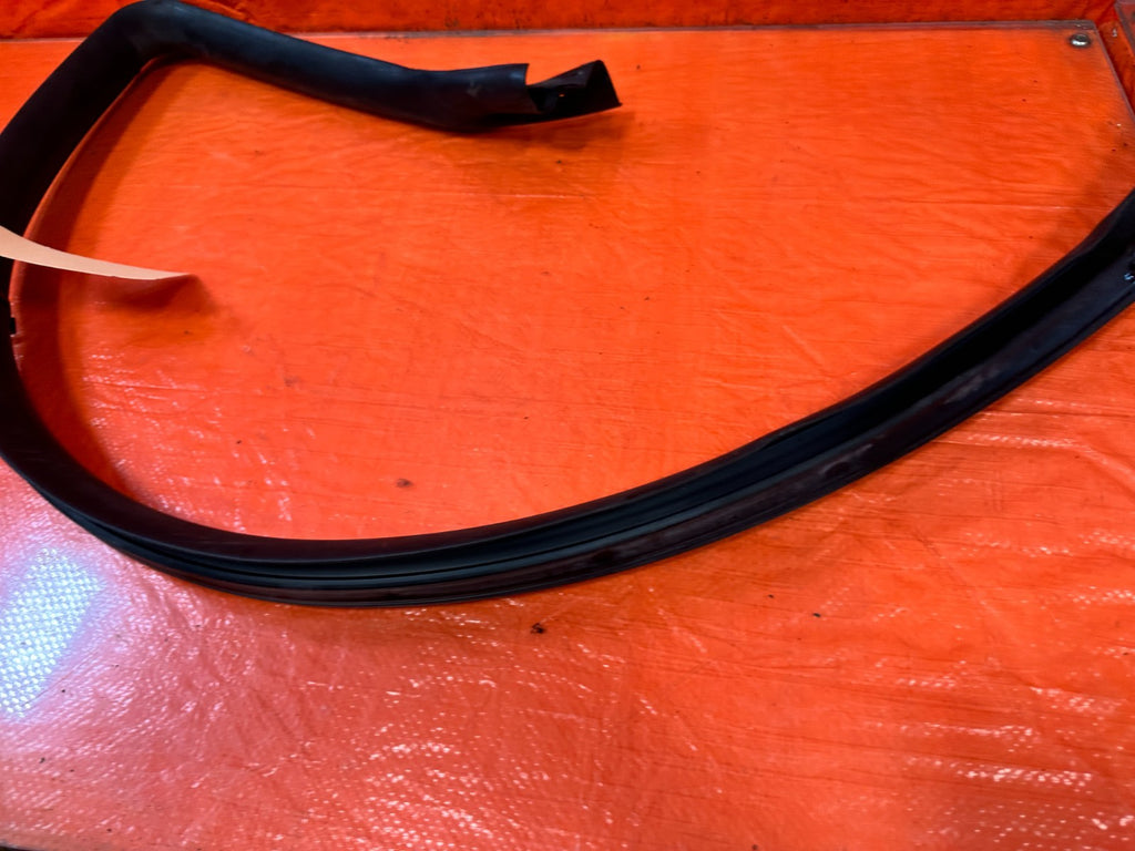 10 16 HYUNDAI GENESIS COUPE   RIGHT DOOR UPPER WEATHER STRIP SEAL OEM #32611