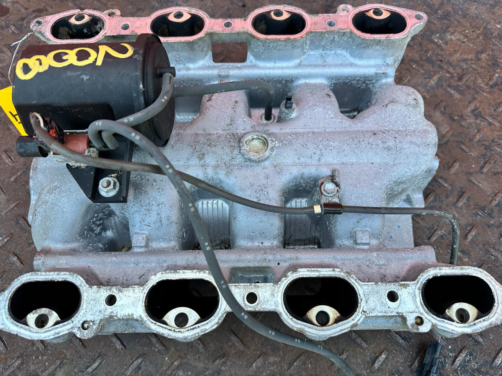 02 10 LEXUS SC430   ATTACHES TO CYLINDER HEAD PORTION   INTAKE MANIFOLD OEM 2887