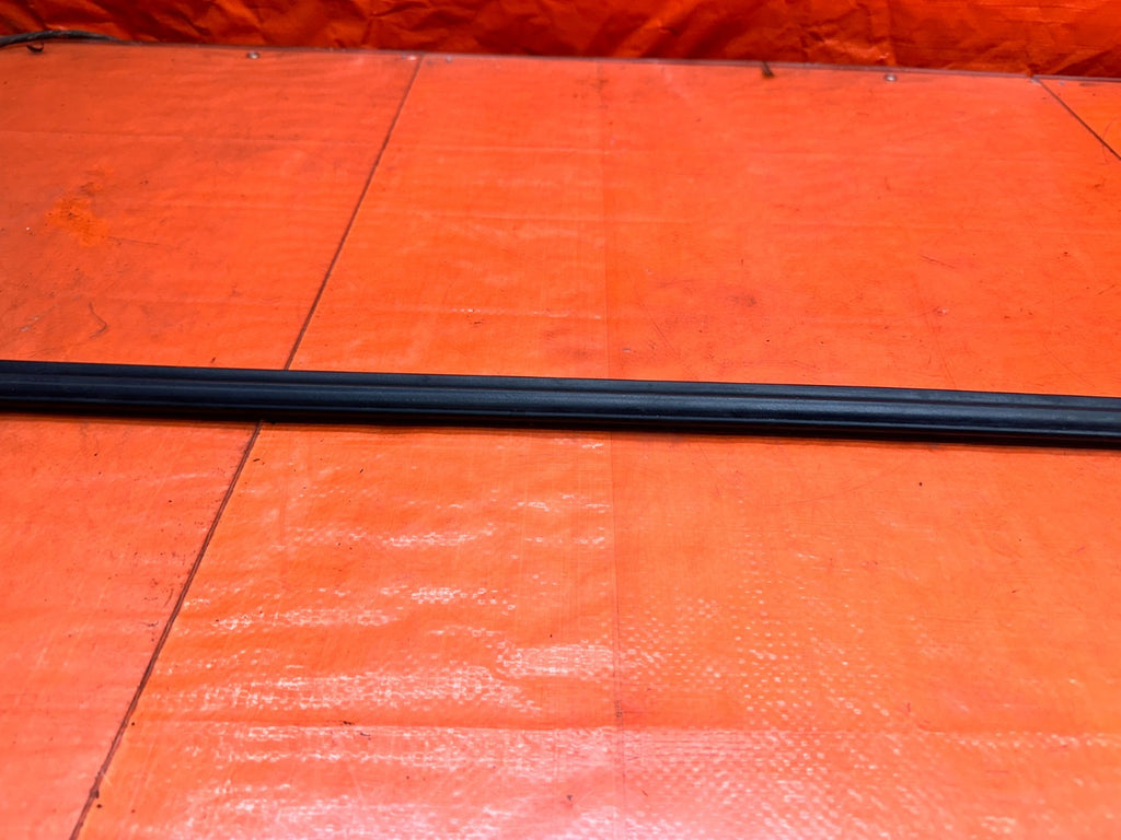 94 01 ACURA INTEGRA COUPE LEFT DRIVER DOOR UPPER GLASS WEATHERSTRIP OEM #3317