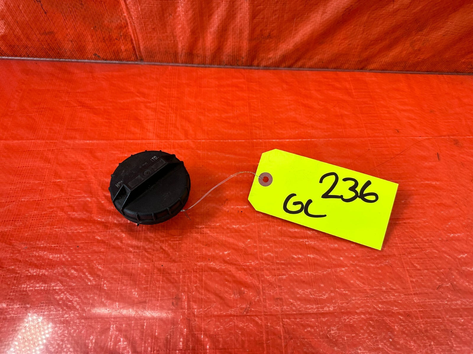 HONDA GAS CAP   92 00 HONDA CIVIC   93 97 DEL SOL   95 01 PRELUDE 97 01 CR V 2364