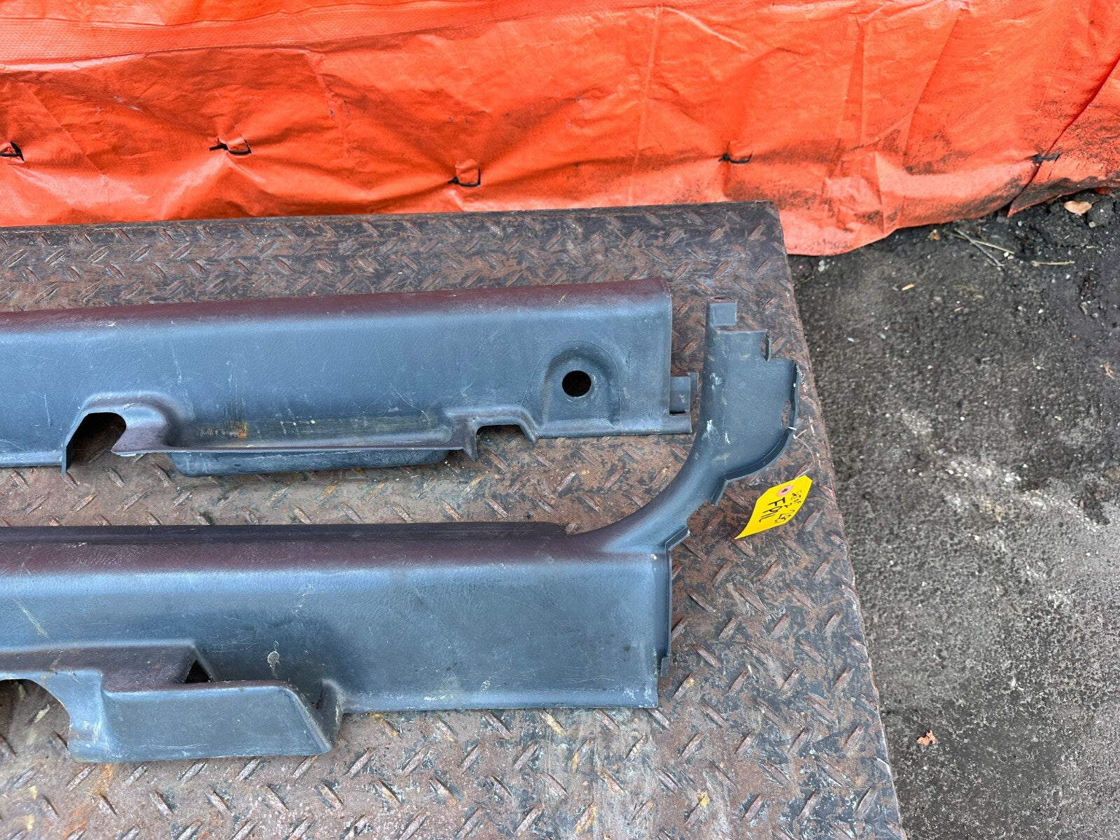 96 00 HONDA CIVIC   HATCHBACK   LEFT AND RIGHT FLOOR PILLARS SCUFF PLATE SET 2874