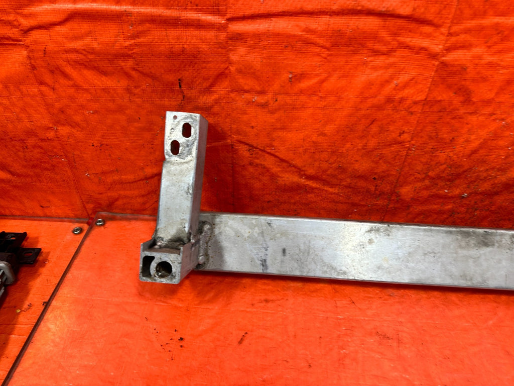 16 24 INFINITI Q50   3.0L   FRONT SUBFRAME BRACKET SUB FRAME RAIL BEAM BRACE 3164