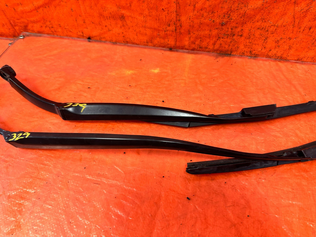 09 15 INFINITI G37 CONVERTIBLE   LEFT & RIGHT WINDSHIELD WIPER ARMS   OEM #3296