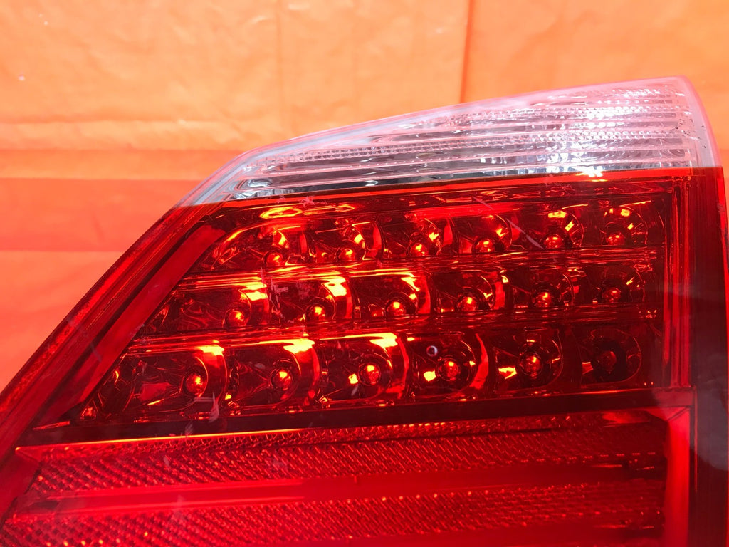 OEM 2009 2010 2011 HYUNDA GENESIS SEDAN PASSENGER RIGHT INNER TRUNK TAIL LIGHT3