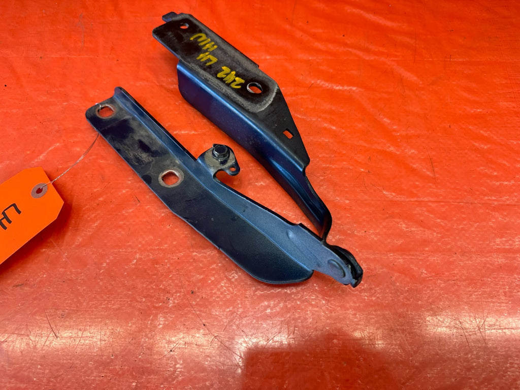 14 20 INFINITI Q50   DRIVER LEFT   HOOD HINGE   OEM FACTORY OE #2423