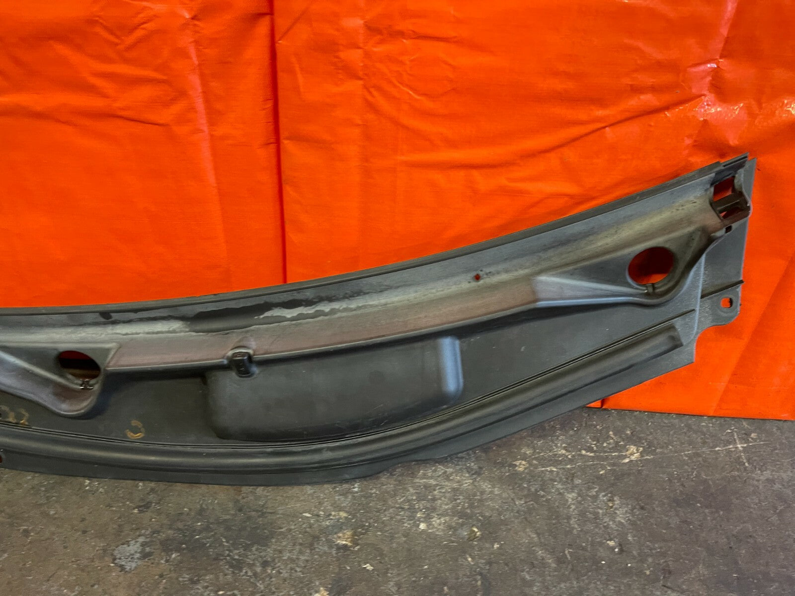 10 12 HYUNDAI GENESIS 2D COUPE   WINDSHIELD WIPER COWL   86150 2M000   OEM OE3