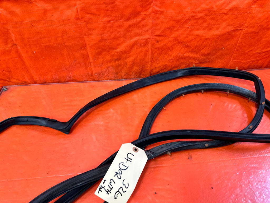 90 91 HONDA CIVIC HATCHBACK   DRIVER LEFT FRONT   DOOR WEATHER STRIP   OEM 3274