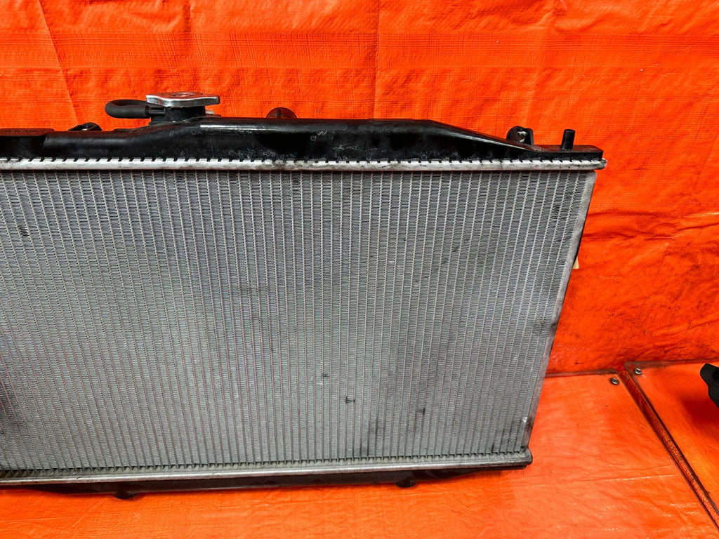 04 05 ACURA TSX   AUTOMATIC RADIATOR WITH BOTH COOLING FANS AND TANK OEM #32212