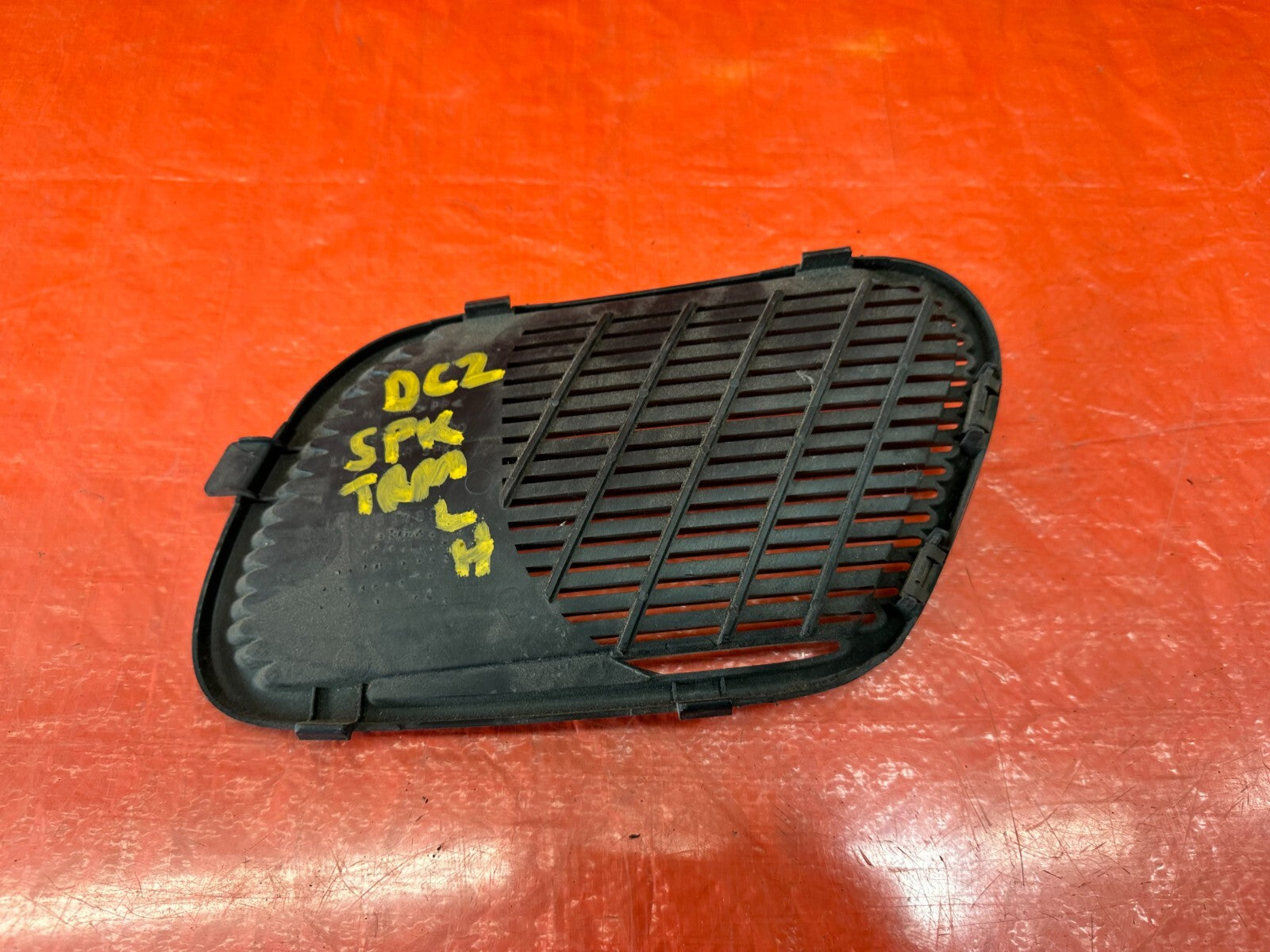 94 01 ACURA INTEGRA 2D   DRIVER LEFT REAR   SPEAKER COVER TRIM PLASTIC BLACK DC24