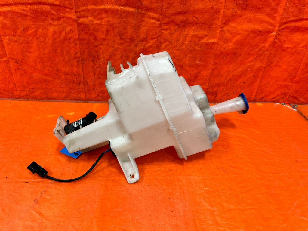 13 16 HYUNDAI GENESIS COUPE   WINDSHIELD WIPER RESERVOIR TANK W/ MOTOR   OEM 3182