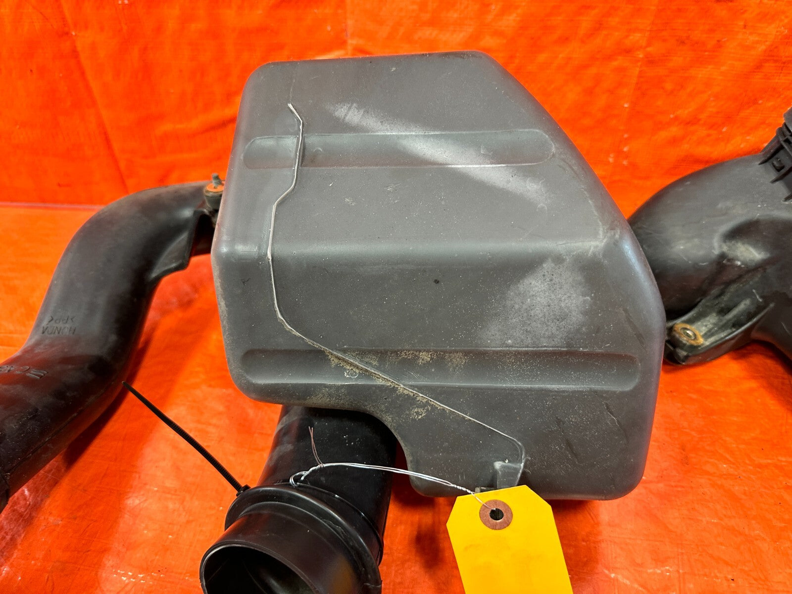 96 97 HONDA DEL SOL   D16Y8 FACTORY INTAKE AIR BOX W/ RESONATOR AND ARM OEM #29513