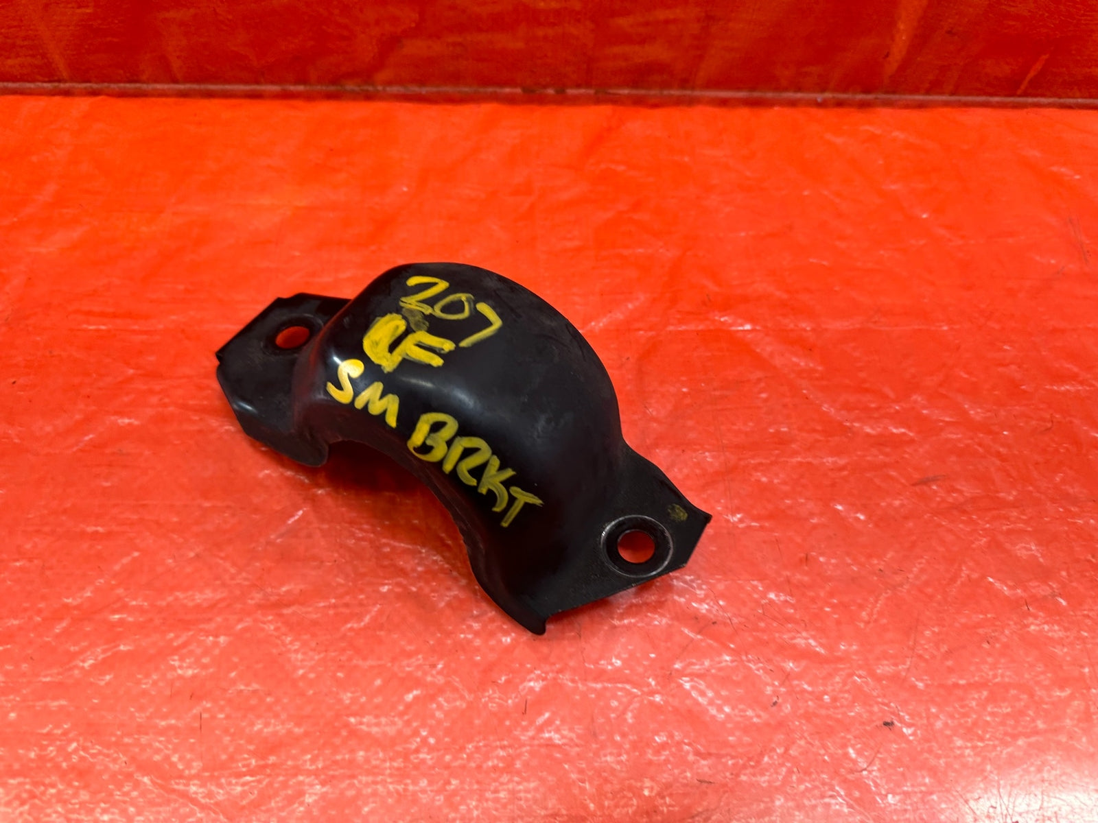 08 15 INFINITI G37 Q60   DRIVER LEFT FRONT LOWER CONTROL ARM BRACKET   OEM #2075
