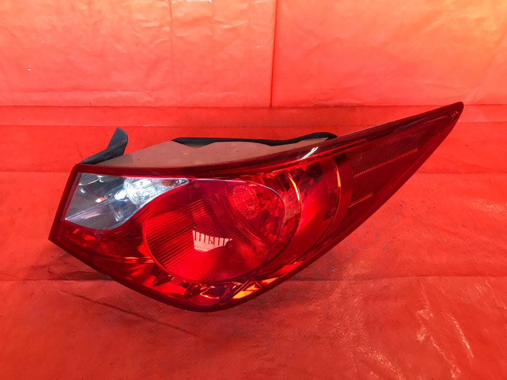 OEM 2012 2013 2014 HYUNDAI SONATA PASSENGER RIGHT OUTER TAIL LIGHT LAMP R RH1