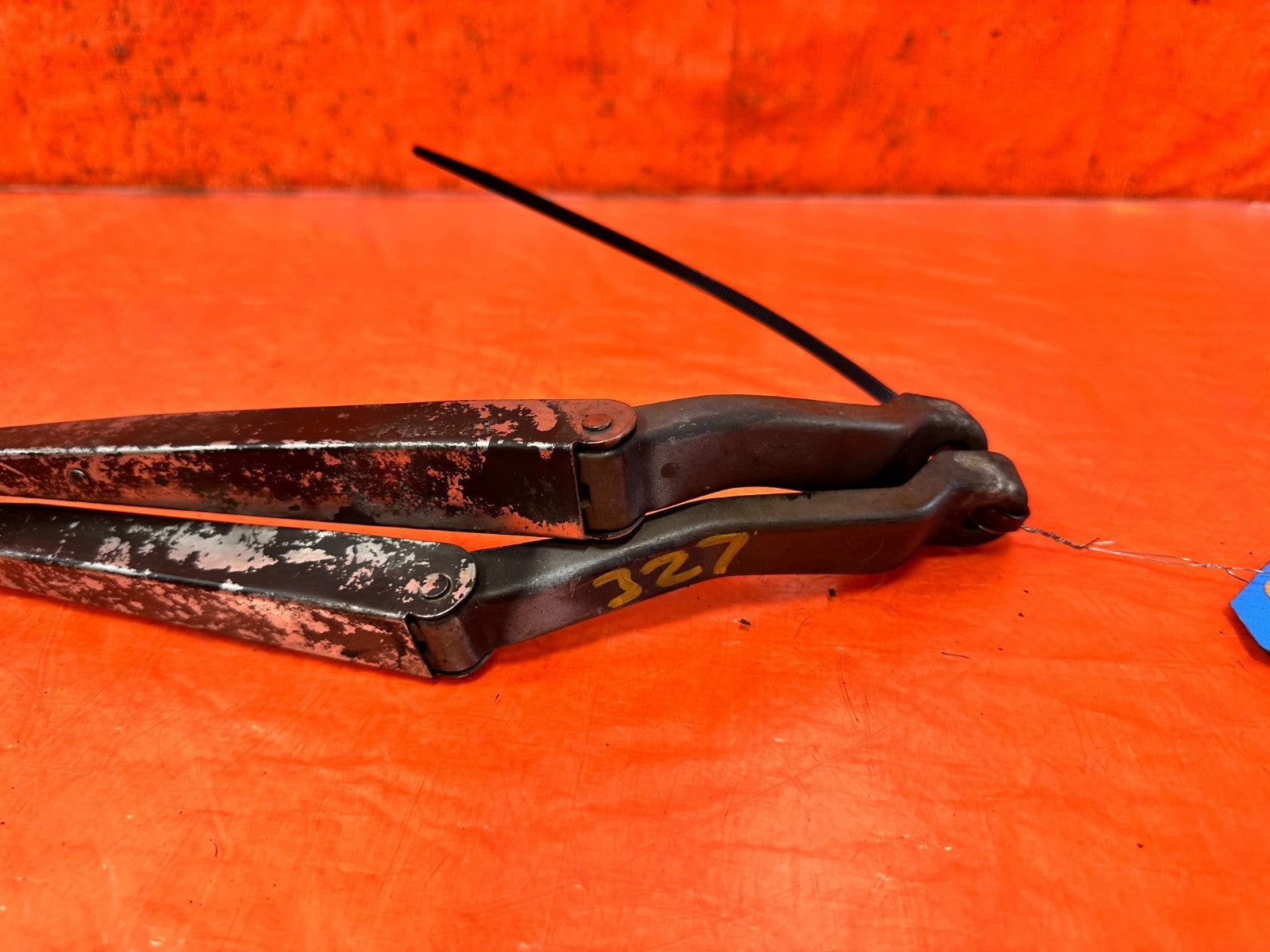 92 95 HONDA CIVIC   LEFT & RIGHT WINDSHIELD WIPER ARMS   OEM #3273