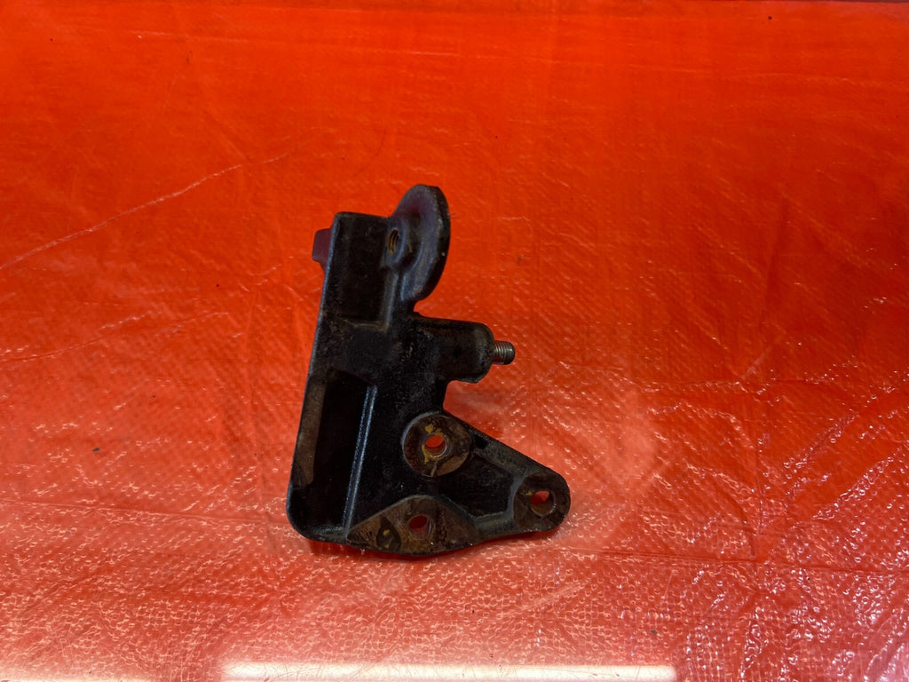 02 06 ACURA RSX   POWER STEERING RACK DRIVER LEFT MOUNTING BRACKET B   OEM #1398