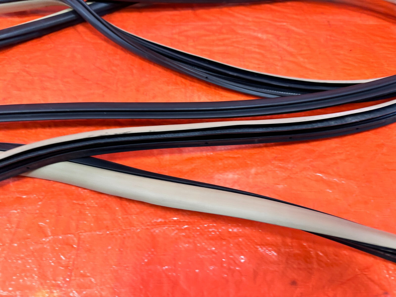 04 08 ACURA TSX   CHASSIS TO DOOR OPEN TRIM WEATHER STRIP SET FRONT REAR TAN 29112