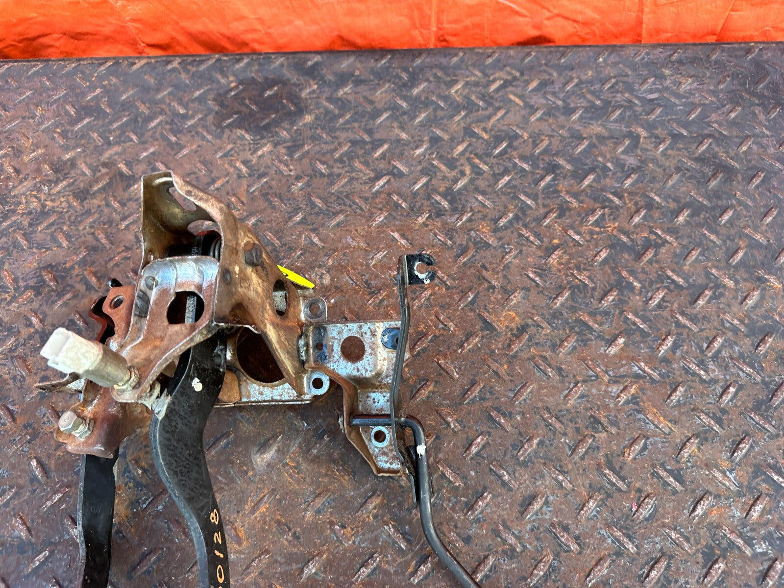 88 91 HONDA CRX   5 SPEED MANUAL PEDALS GAS BRAKE CLUTCH   OEM FACTORY #2772