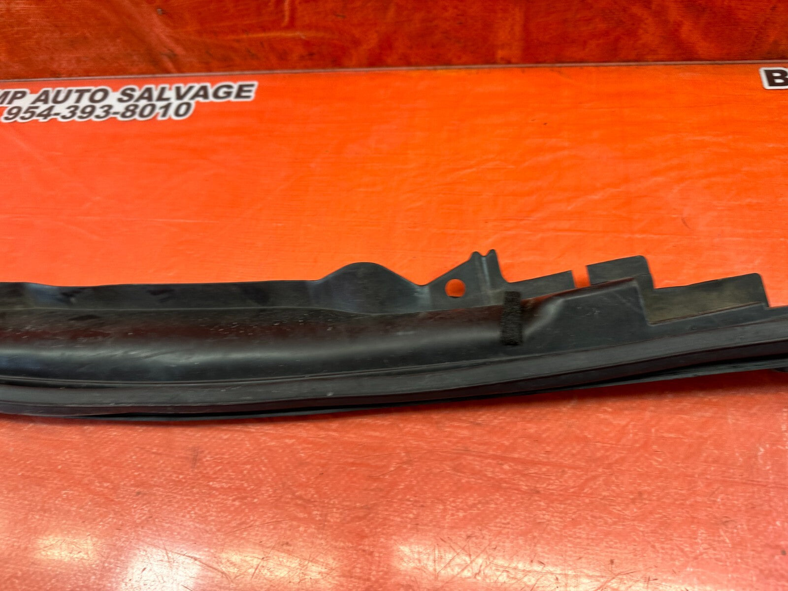 08 15 INFINITI G37 & Q60 COUPE DRIVER LEFT FRONT   FENDER SEAL TRIM GASKET #2453