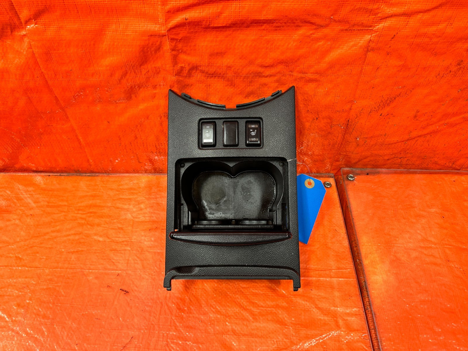 08 09 INFINITI G37 2D COUPE   CUP HOLDER W/ HEATED SEAT SWITCHES   OEM 3204