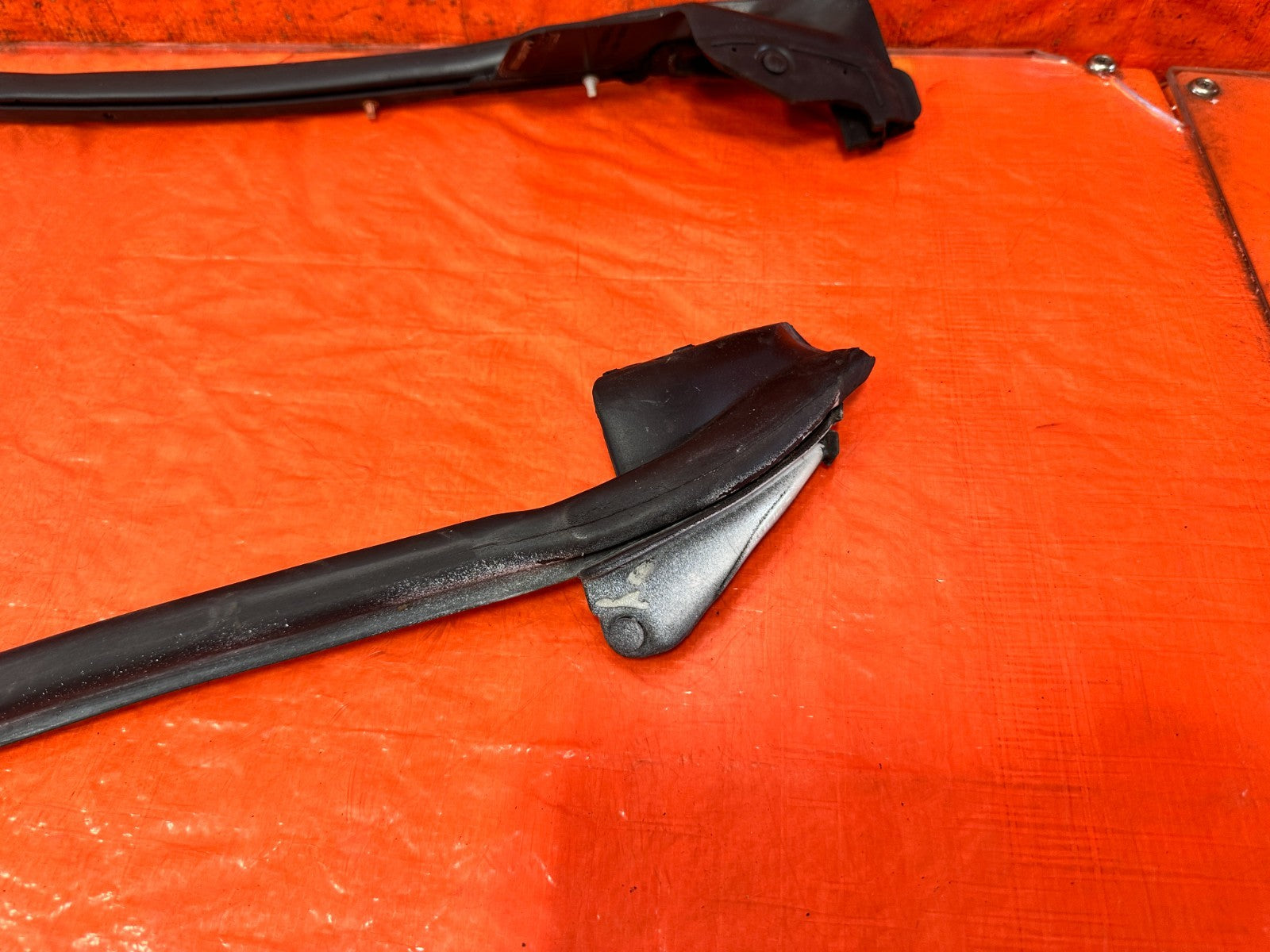 08 15 INFINITI G37 & Q60 2D COUPE DRIVER LEFT DOOR MOUNTED WEATHER STRIP OEM 3298
