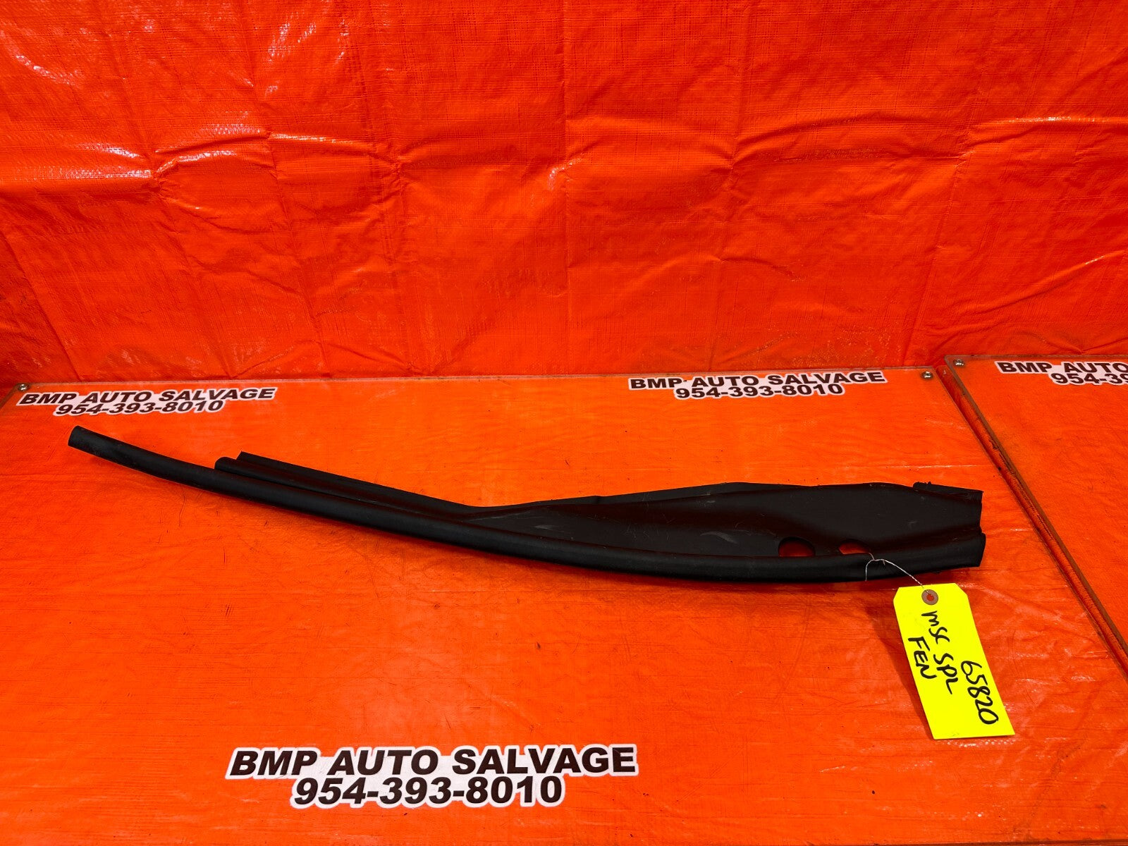 17 20 INFINITI Q60   PASSENGER RIGHT   FENDER TO HOOD TRIM SEAL   OEM FACTORY0