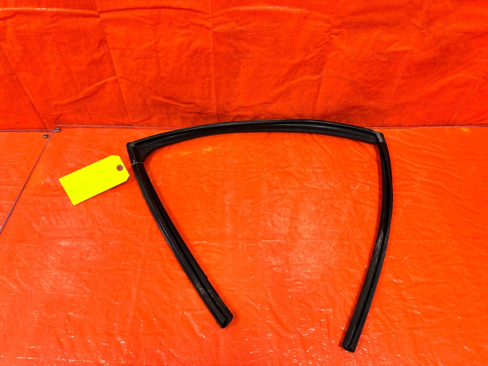 04 08 ACURA TSX   DRIVER LEFT REAR WINDOW GLASS RUN CHANNEL   OEM #2750
