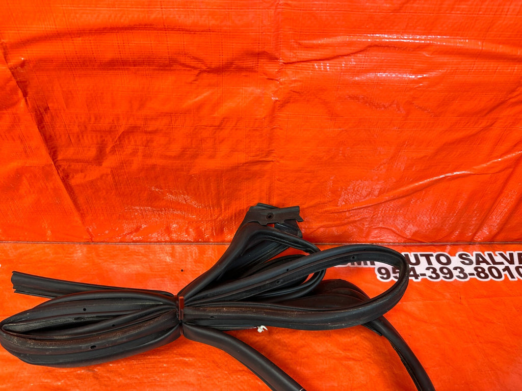 14 21 INFINITI Q50 DRIVER LEFT REAR DOOR WEATHER STRIP RUBBER GASKET OEM 87883