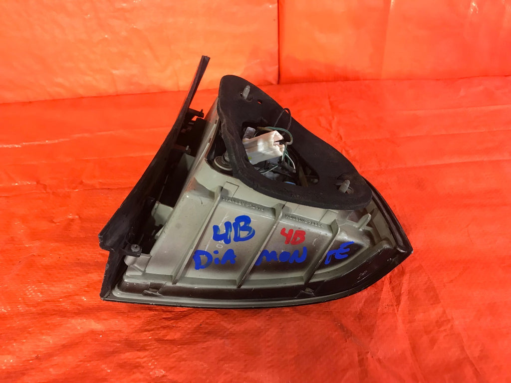 OEM 2004 04 MITSUBISHI DIAMANTE DRIVER LEFT TAIL LIGHT LAMP L LH6