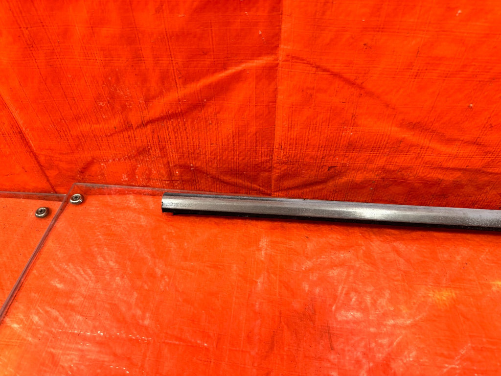 96 00 HONDA CIVIC COUPE HATCH EXTERIOR DOOR WINDOW GLASS TRIM LEFT SIDE 2874