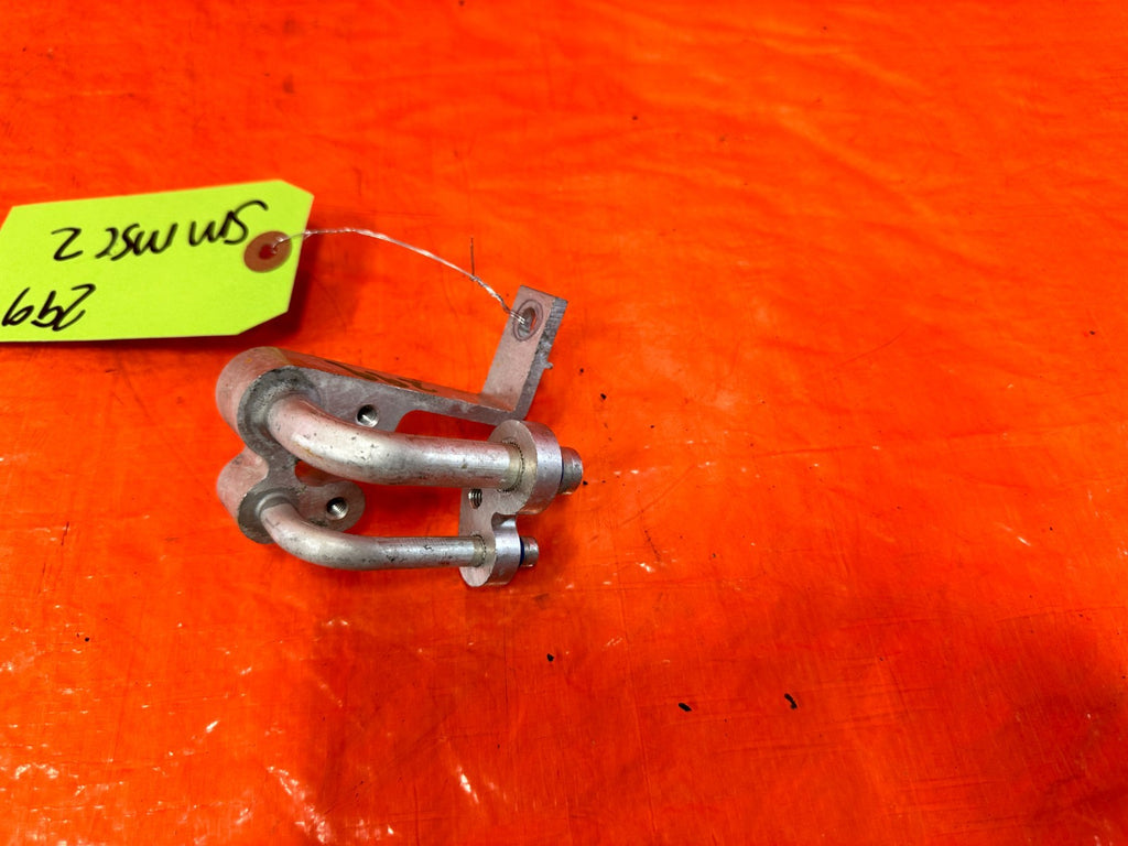 13 16 HYUNDAI GENESIS COUPE 3.8L MOUNTS TO THE CONDENSER   AC LINE PIPE OEM 2991